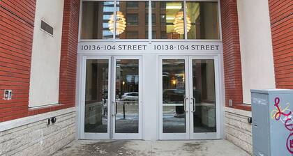 Heart of Downtown Edmonton, walking distance to Rogers Place / LRT station