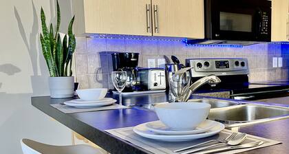 Heart of Downtown Edmonton, walking distance to Rogers Place / LRT station