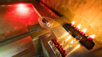 Villa, 5 Bedrooms | Jetted bathtub