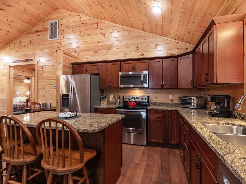 GREAT FOR SOCIAL DISTANCING!  4bed/4 bath, sleeps 12 in beds. Lots of extras