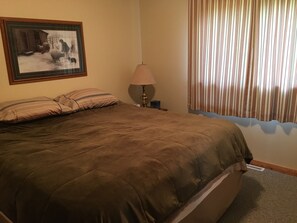 5 bedrooms, free WiFi, bed sheets