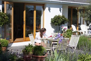 Terrace/patio - Nearwater B&B (Truro)