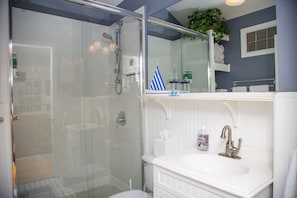 Dusche, Haartrockner, Handtücher