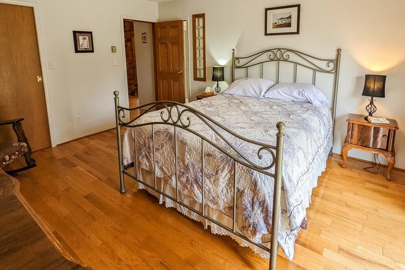 Gorgeous View Log Home on 5 Acres sleeps 10 comfortably