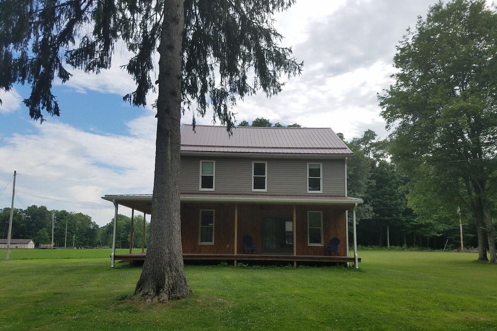 **Beautiful Country Farmhouse**<br>**Clark's Mills, Pennsylvania **