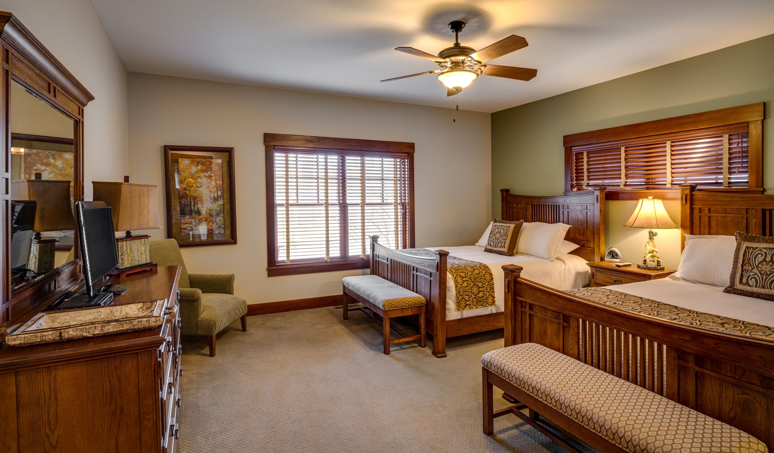 4 Bedroom Cottage, 6 miles from The Tunnel of Trees at True North Golf Club