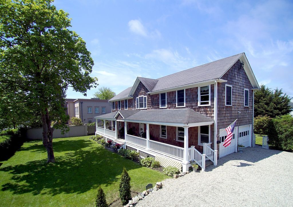 Wow! Newly renovated, handsome five-bedroom Newport beach house!   Sleeps 8!