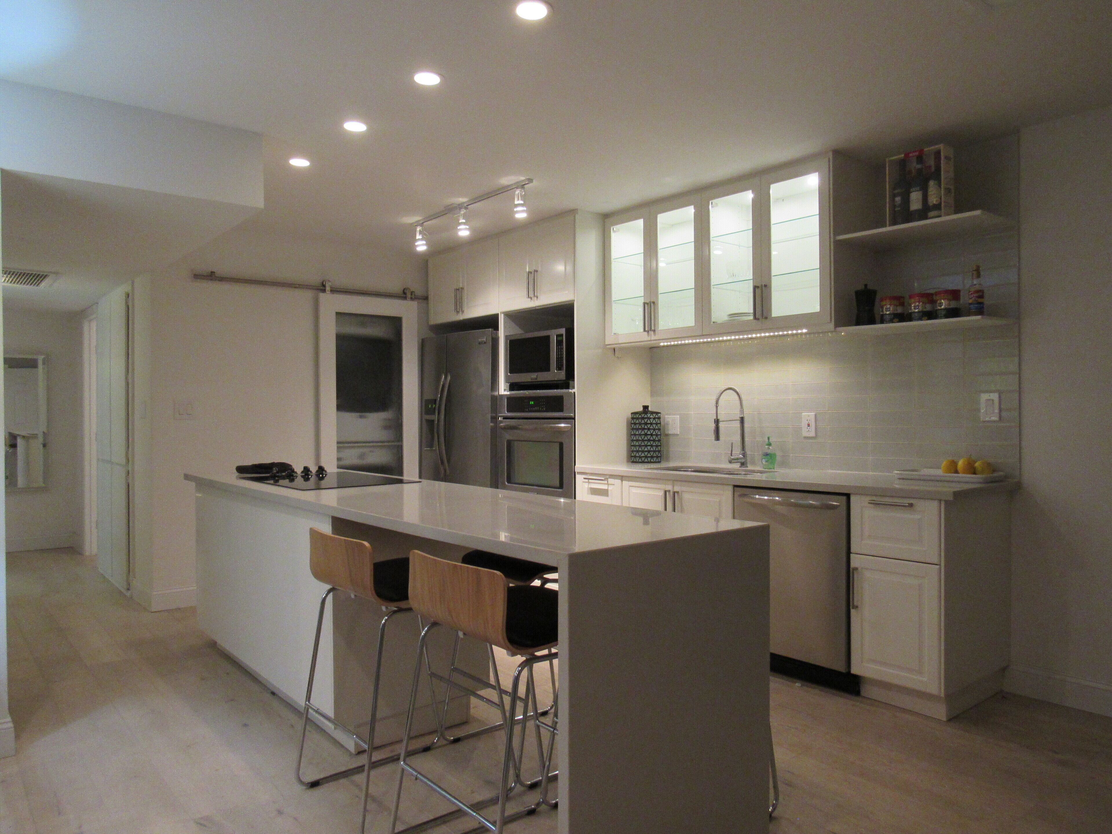 Newly renovated condo! Heart of Old Town!