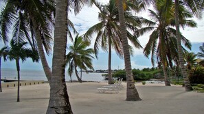 Am Strand, Liegestühle, Strandtücher