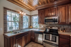 Fridge, microwave, oven, stovetop - Ocean Front - 3 bedroom, 3 bath condo. Great Location. Great View.  (San Pedro)