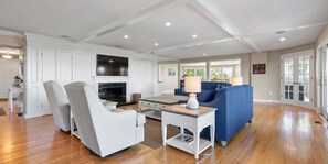 Smart TV, video games, table tennis, video library