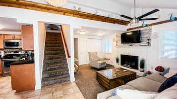 TV connectée, cheminée, lecteur de DVD