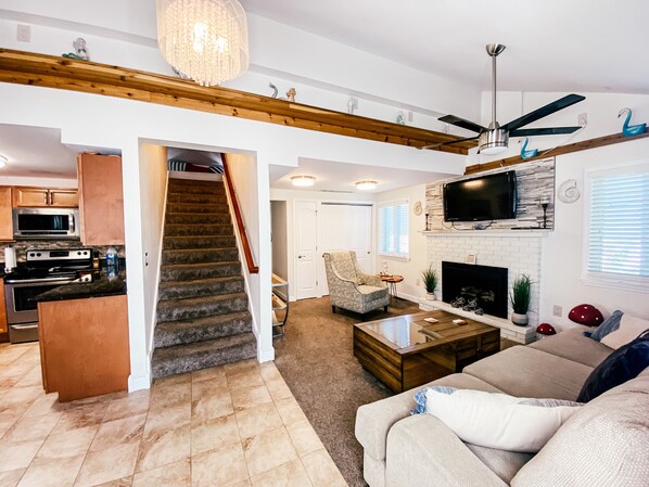 Smart TV, fireplace, DVD player