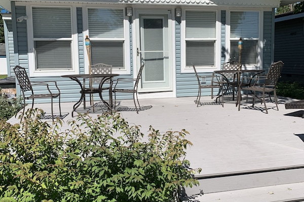 Welcome to Seashell. Plenty of seating on the deck to enjoy & right by the lake!