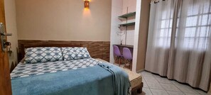 3 habitaciones, escritorio, tabla de planchar con plancha y wifi gratis 