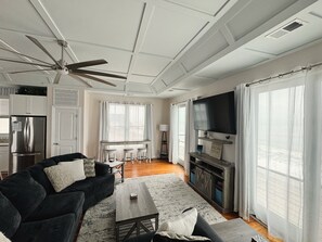 Unclassified image, 5 of 43, button