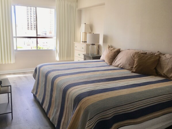 2 habitaciones, escritorio, tabla de planchar con plancha y wifi gratis 