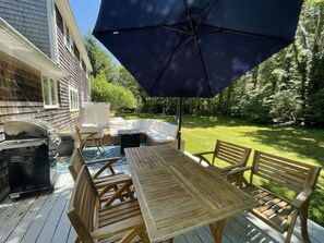 Outdoor dining - Newly Renovated Near Amazing Sunset Beach (Falmouth)