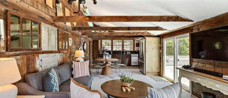 Smart TV, table tennis, stereo