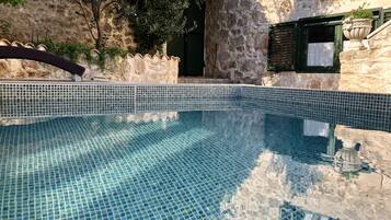 Seasonal outdoor pool, sun loungers