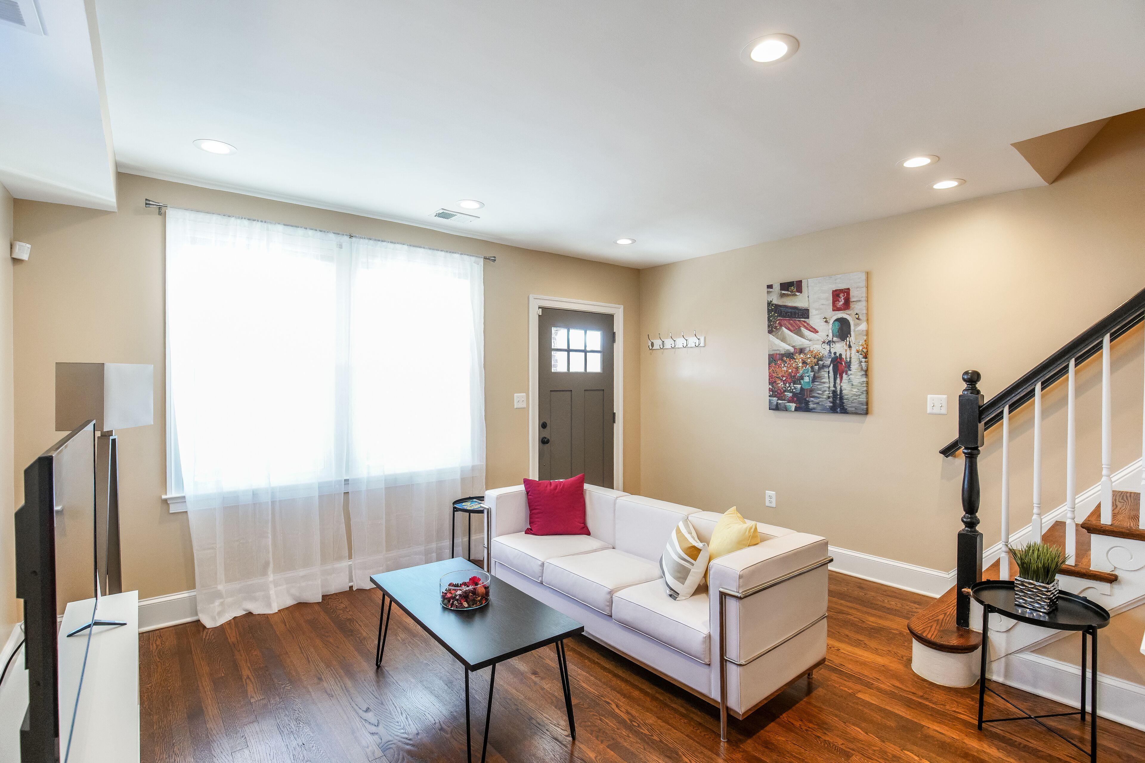 Luxurious, ideal for large groups, and two families + free parking