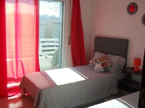 3 chambres, fer et planche à repasser, accès Internet, draps fournis