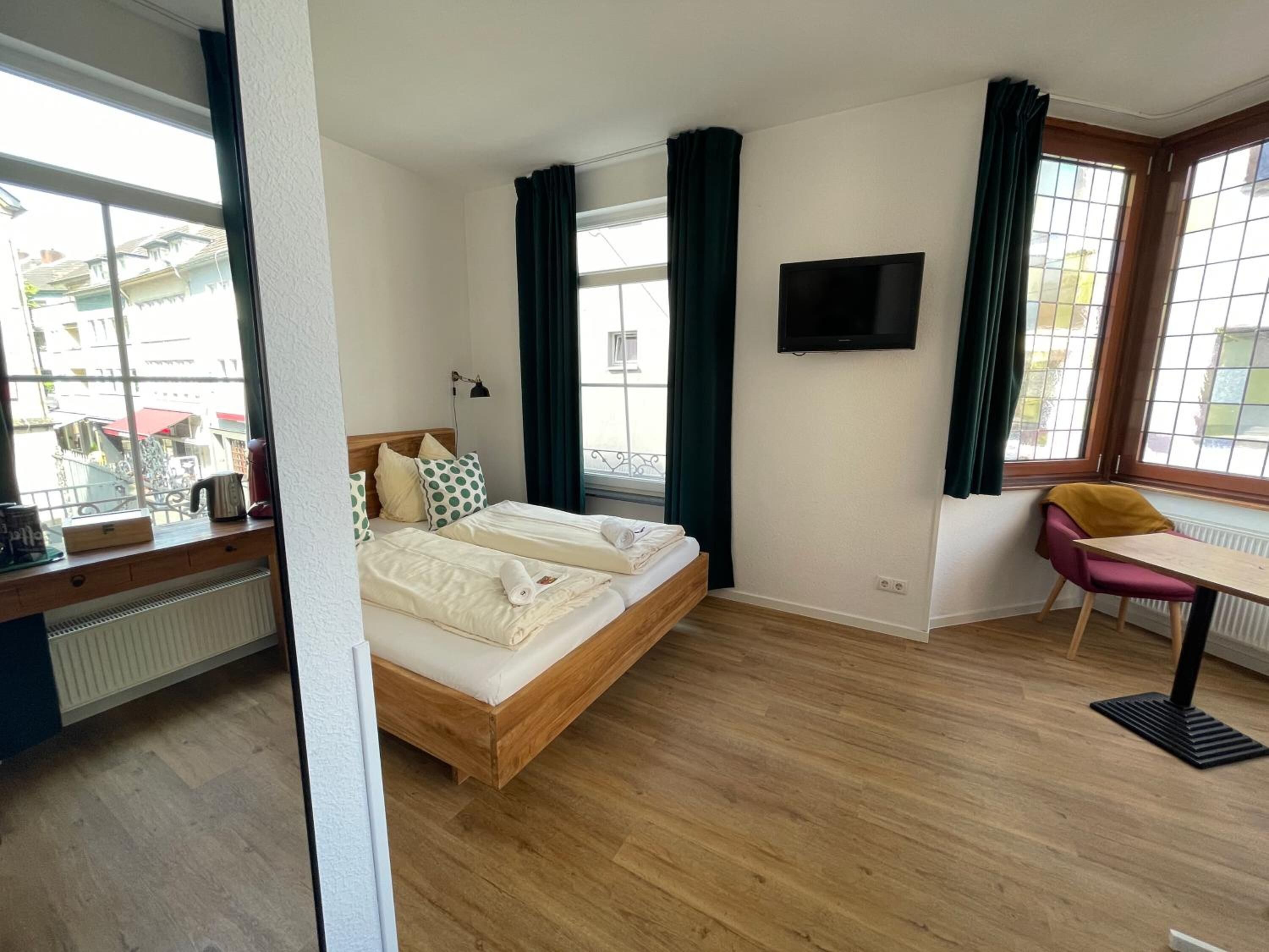 double room | 1 bedroom, hypo-allergenic bedding, blackout curtains, soundproofing