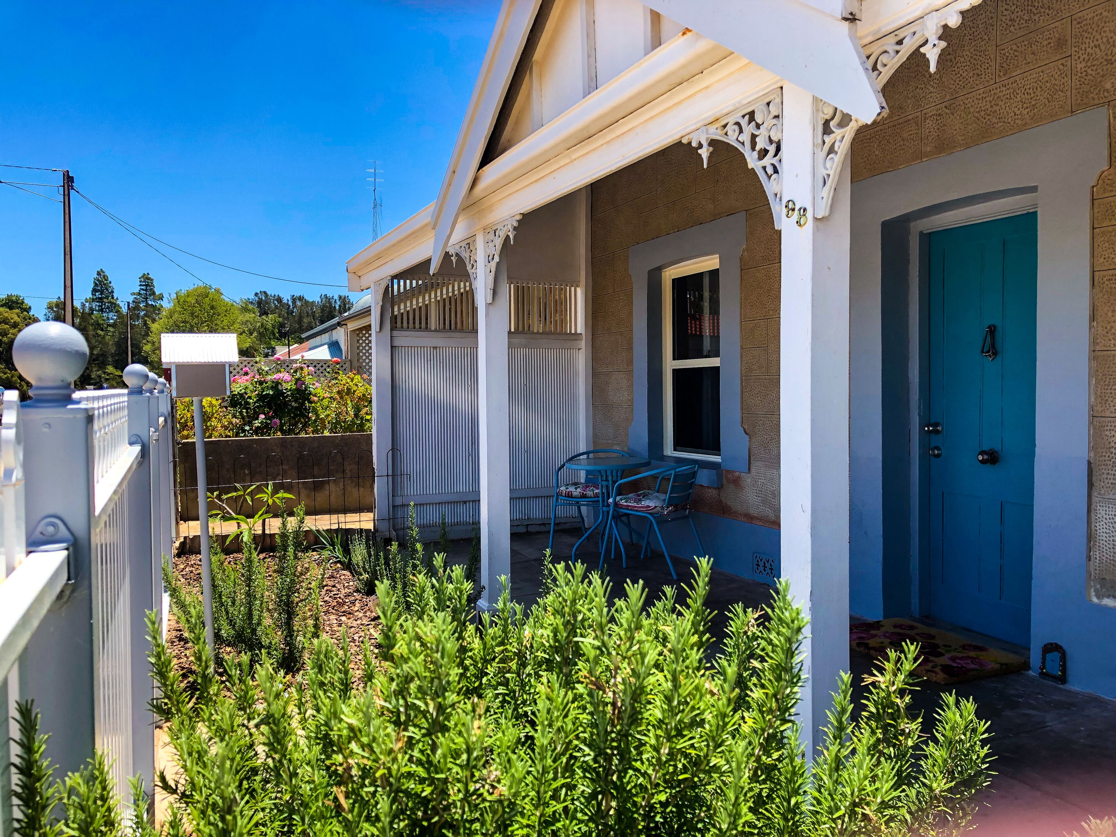 Refurbished miners cottage 5 min from Moonta Bay + free internet — image 2