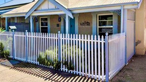 A single-story house with a white picket fence, a 'Welcome' sign, and a small porch area. - Refurbished miners cottage 5 min from Moonta Bay + free internet (Moonta)