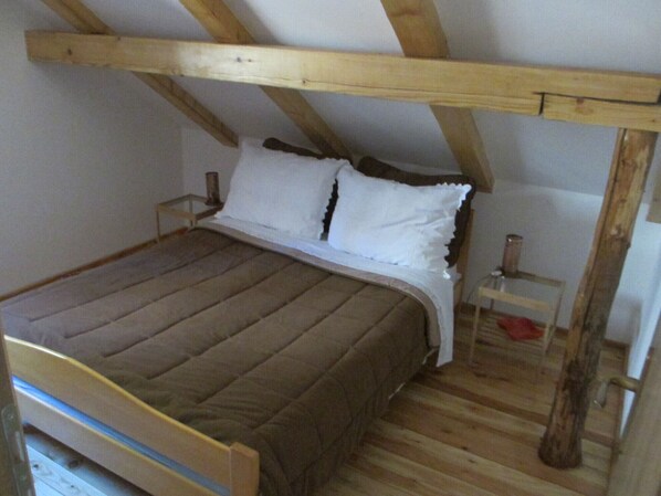 5 bedrooms, WiFi, bed sheets