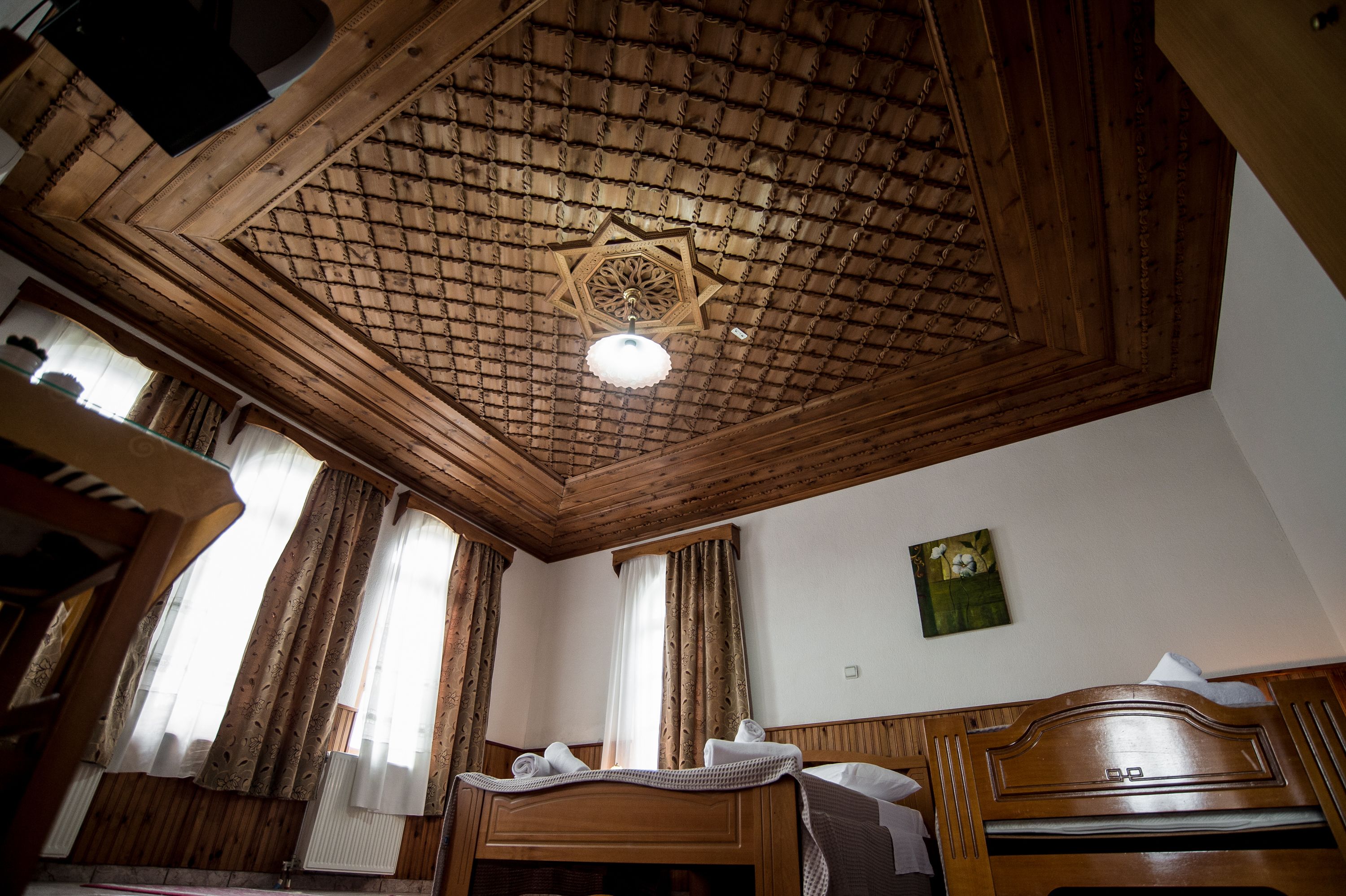 triple room | desk, soundproofing, iron/ironing board, free cots/infant beds