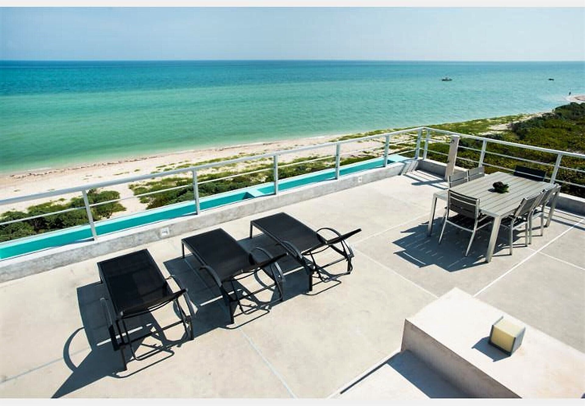 Villa Esmeralda, Luxury Beachfront