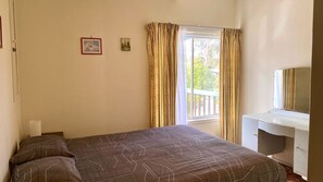 3 bedrooms - Broulee Beach House - Family Home in Broulee (Broulee)