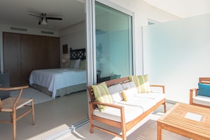 2 bedrooms, in-room safe, desk, iron/ironing board