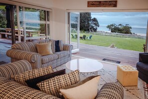 TV, fireplace, DVD player, stereo