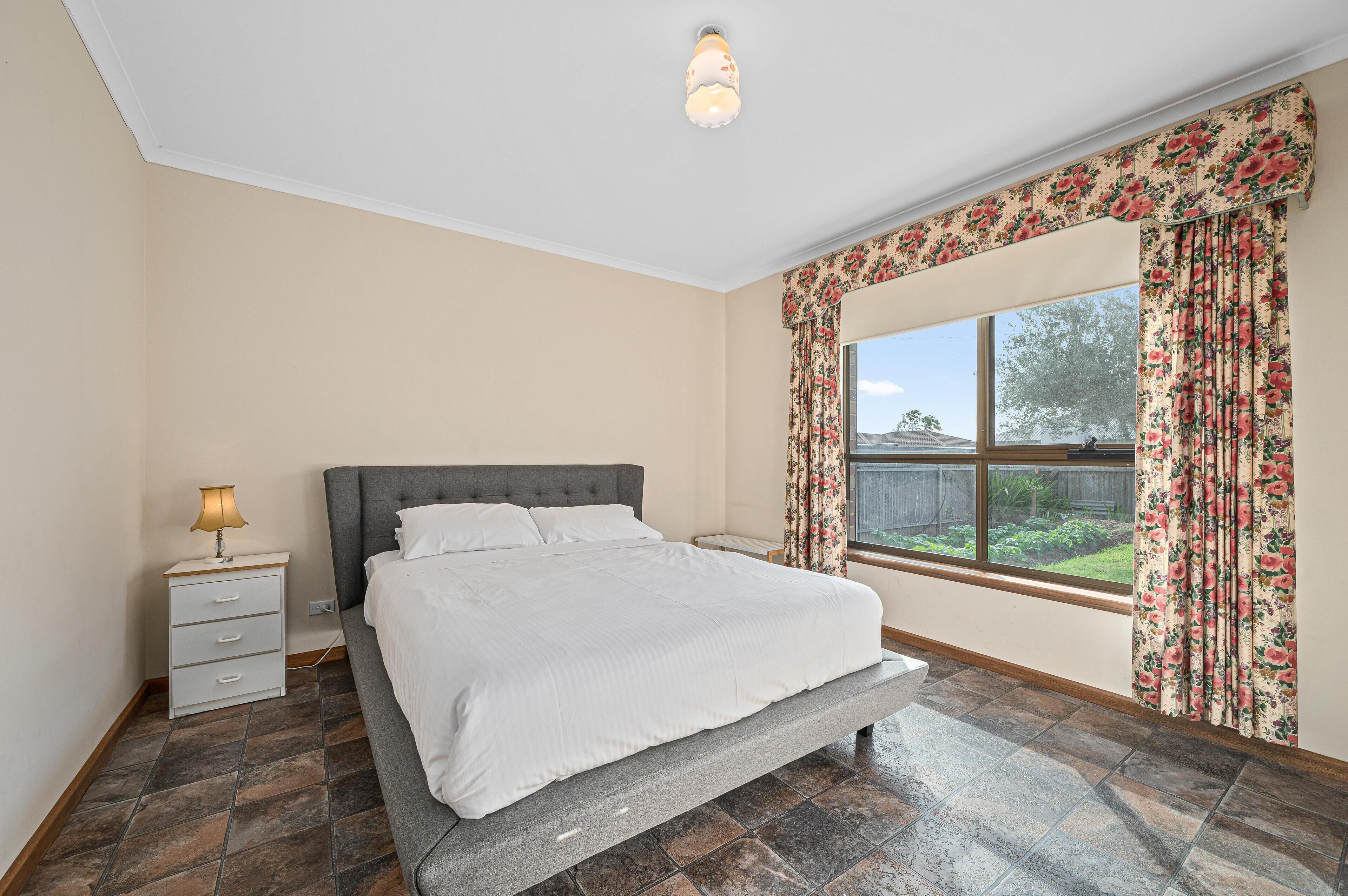 Don Carmella ~ Aldinga Beach - Neat Cosy Family Home Short 2min Walk to the Beach