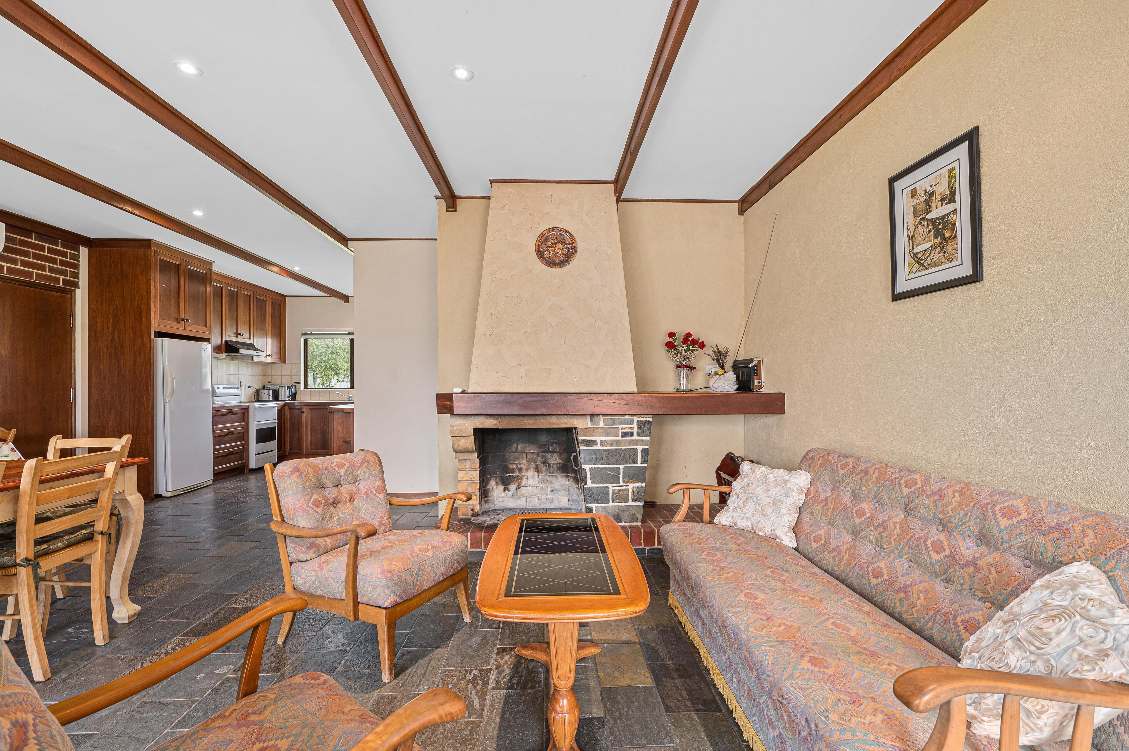 Don Carmella ~ Aldinga Beach - Neat Cosy Family Home Short 2min Walk to the Beach