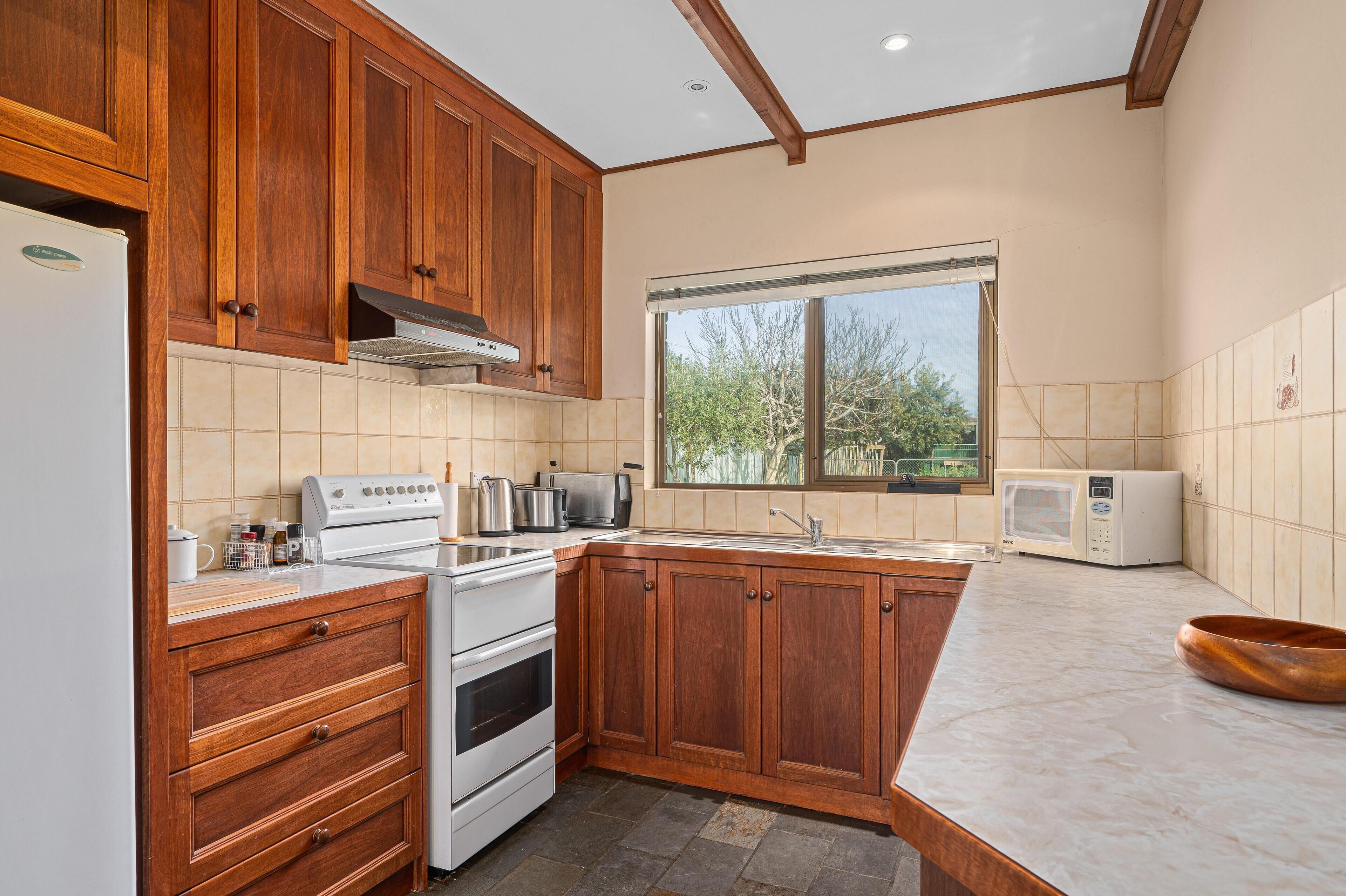 Don Carmella ~ Aldinga Beach - Neat Cosy Family Home Short 2min Walk to the Beach