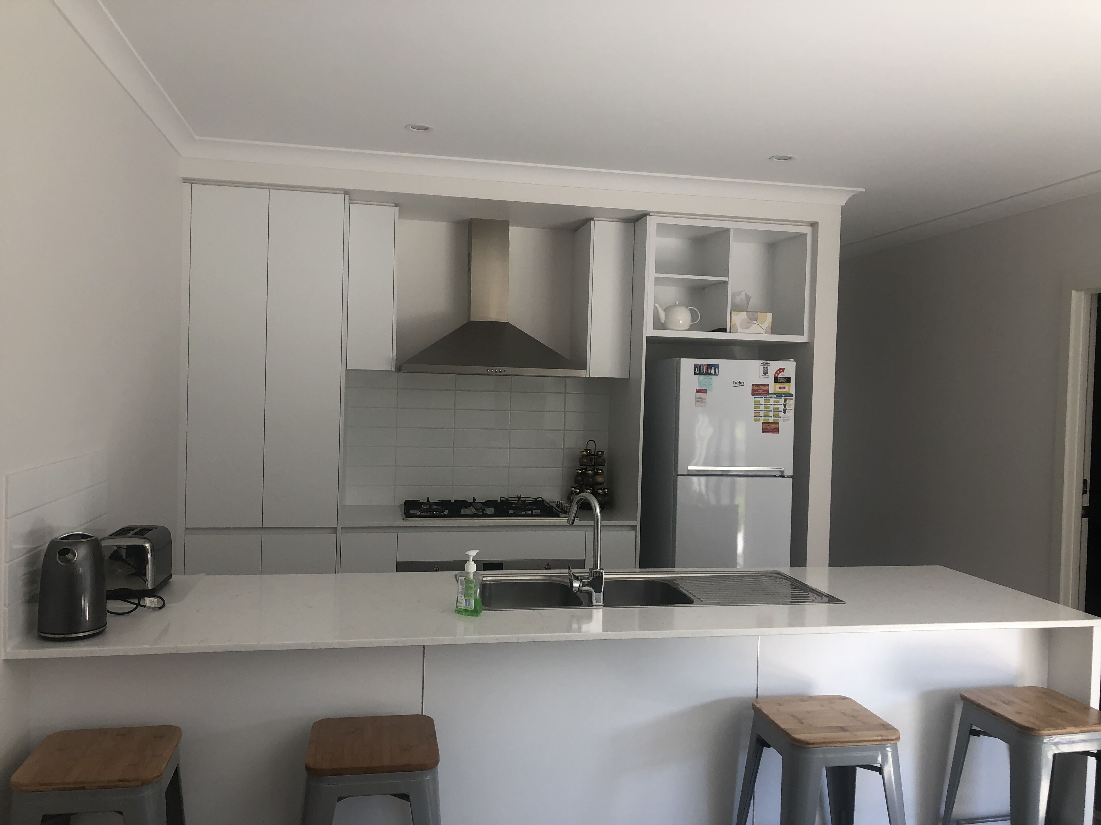 "Nelapollo" gorgeous getaway, Central private location! Short walk to beach.