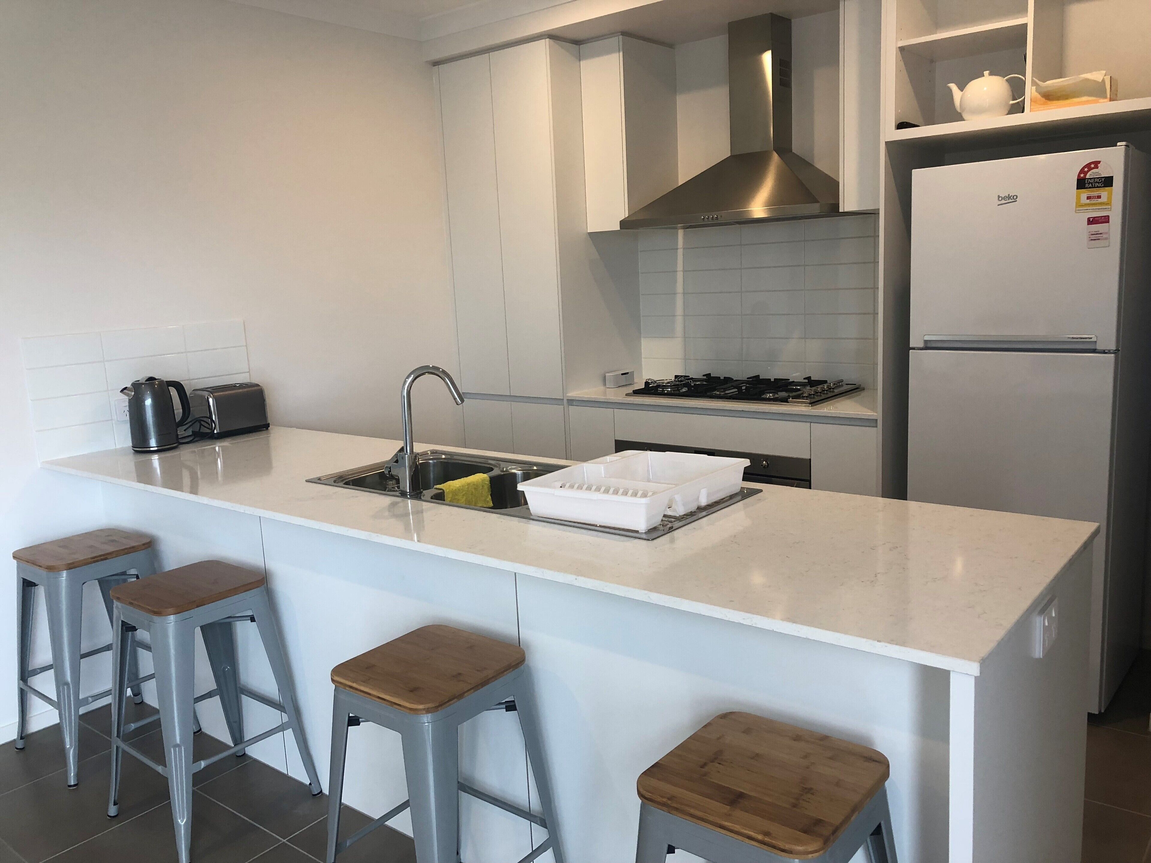 "Nelapollo" gorgeous getaway, Central private location! Short walk to beach.