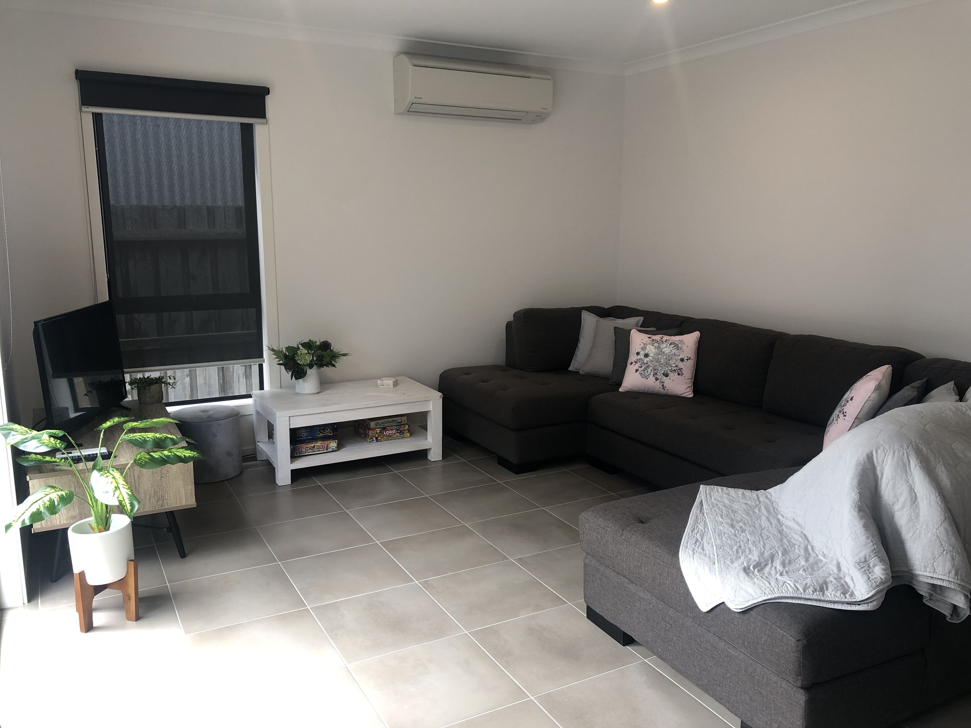 "Nelapollo" gorgeous getaway, Central private location! Short walk to beach.