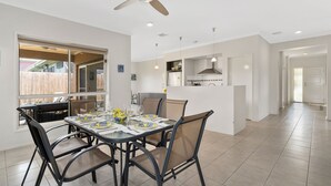 Dining - Family Beach Escape Rye (RYE)