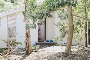 Exterior detail - 200m from Pearl Beach, totally private, yet close to everything (Pearl Beach)