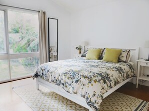 3 bedrooms, desk, iron/ironing board, travel cot