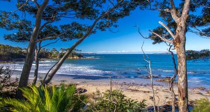 Unit Two in Denham Court- Stunning Beaches minutes away.