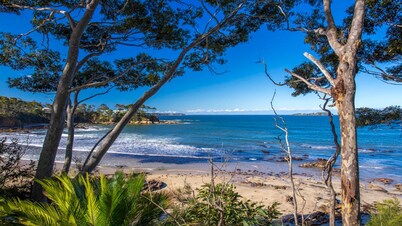 Unit Two in Denham Court- Stunning Beaches minutes away.