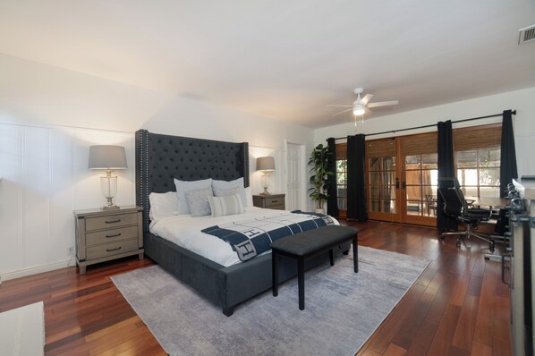 4 bedrooms, desk, iron/ironing board, WiFi