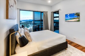 8 bedrooms, iron/ironing board, WiFi, bed sheets