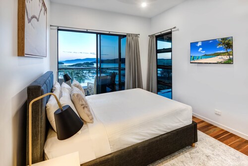 Southwinds, Stunning 8 Bedroom House on Hamilton Island