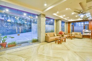 Reception - The Posh Hotel near Mall Road with Hassle Free Covered Parking (Dharamshala)